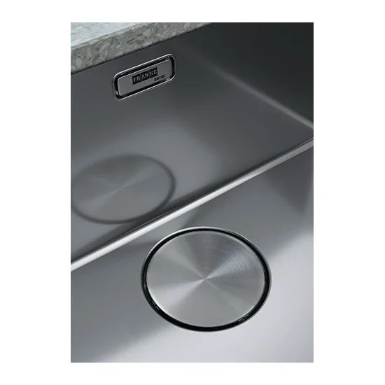 La vasca Mythos MYX 210-70 di Franke offre un design elegante e una facile installazione filotop o semifilo per la cucina modern