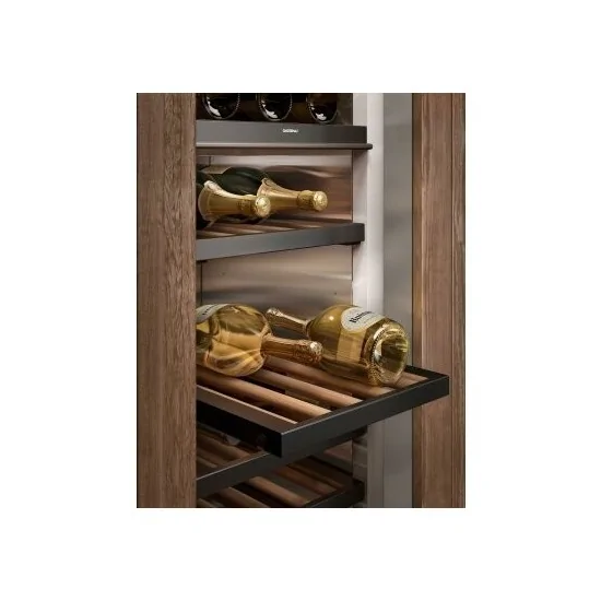 Gaggenau RW466365 Varias bodegas 400 series Tres zonas independientes con aire acondicionado.