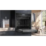 Raffinierter Kombibackofen mit integrierter Mikrowelle Siemens HM776GKB1 iQ700 Schwarz 60 x 60 cm für edle und stilvolle Küchen.