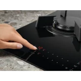 "Piano cottura Aeg HVB8453IB con 4 fuochi"