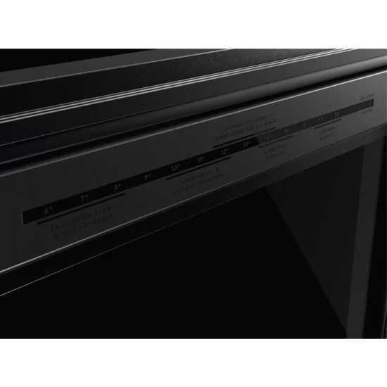 "Cantine Vino AEG: Scopri la Praticità di 40 Bottiglie in 5 Ripiani!" NSW8D826GT