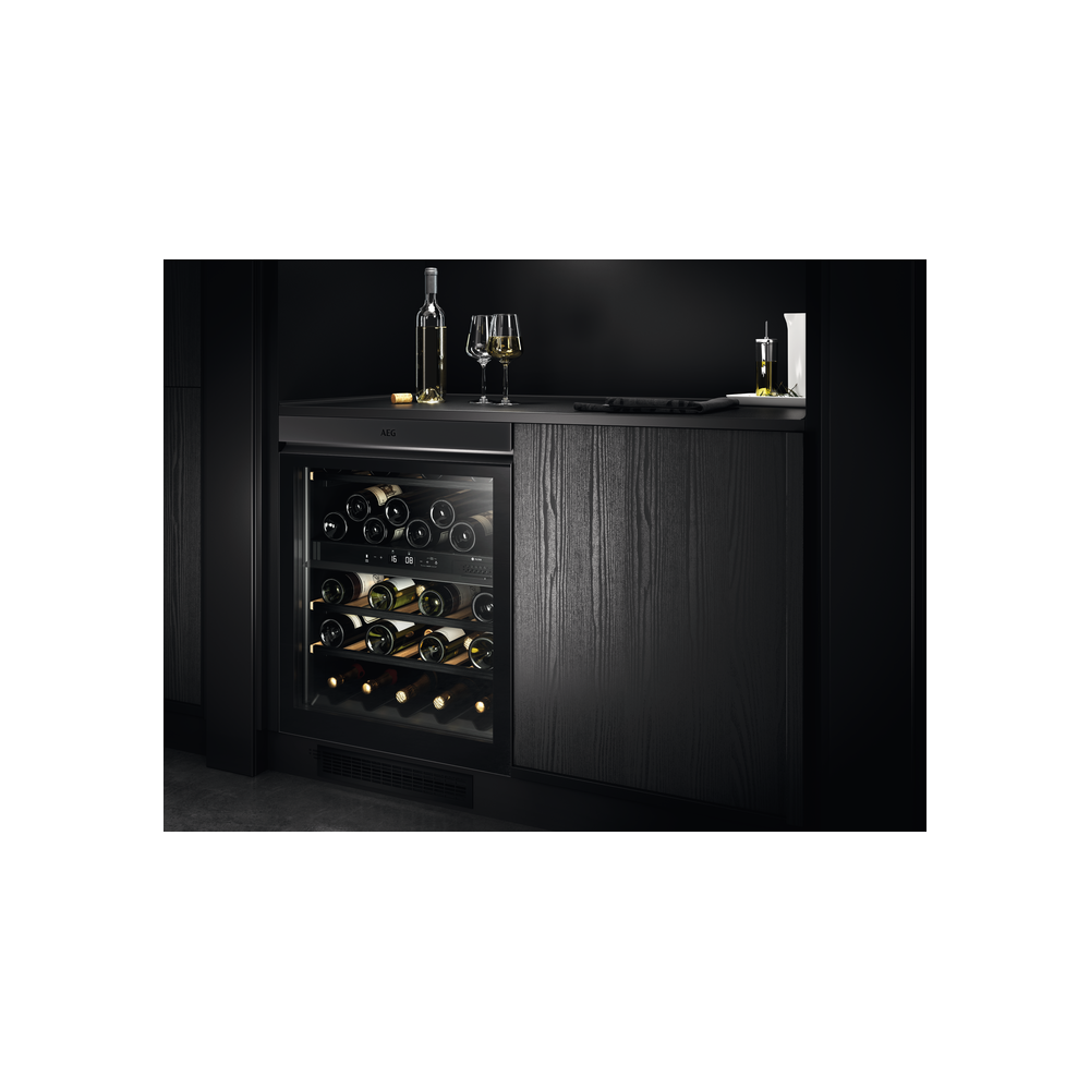 "Wine wineries AEG: Discover the practicality of 40 bottles in 5 shelves! "NSW8D826GT