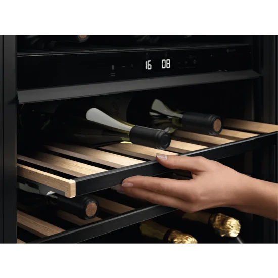 "Wine wineries AEG: Discover the practicality of 40 bottles in 5 shelves! "NSW8D826GT