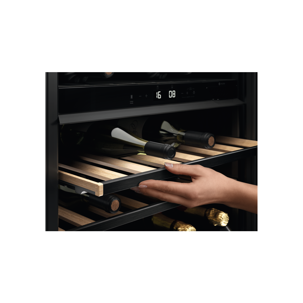 "Wine wineries AEG: Discover the practicality of 40 bottles in 5 shelves! "NSW8D826GT
