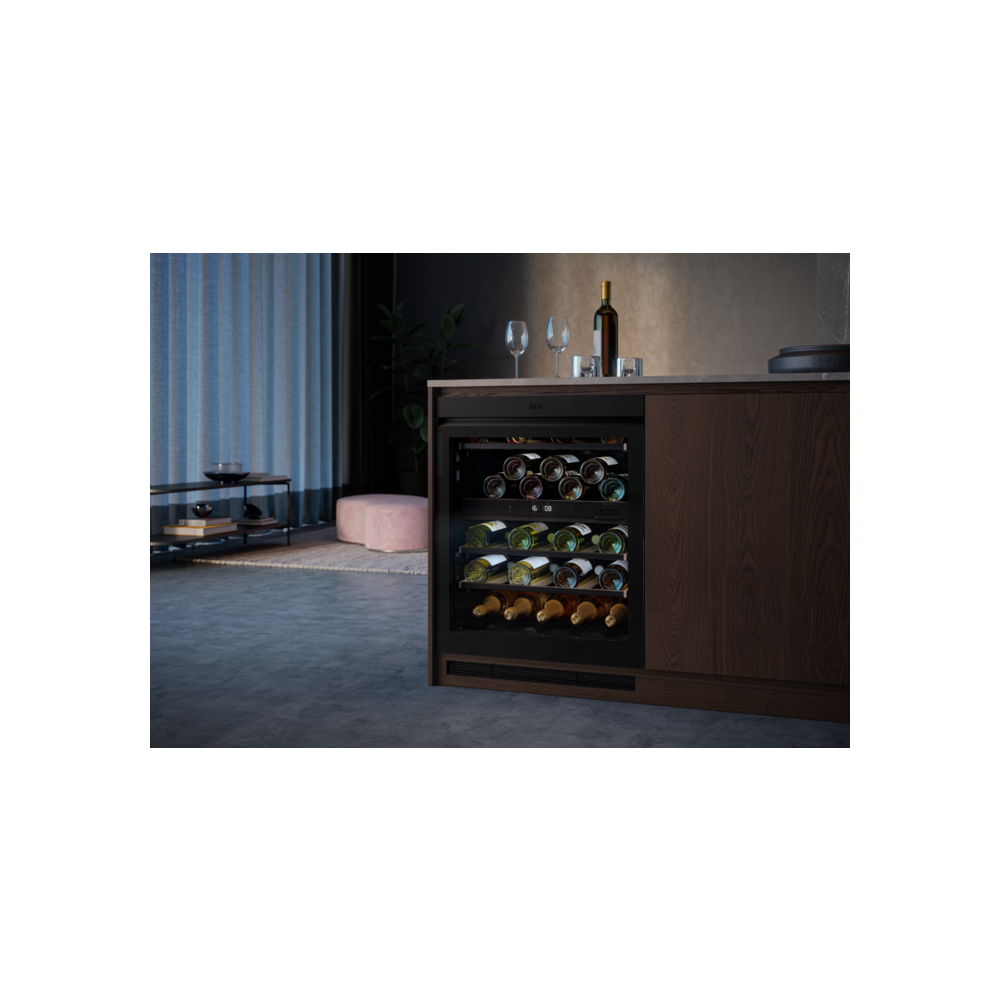 "Wine wineries AEG: Discover the practicality of 40 bottles in 5 shelves! "NSW8D826GT