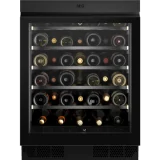 "Cantine Vino AEG: Scopri la Praticità di 40 Bottiglie in 5 Ripiani!" NSW8S826GT