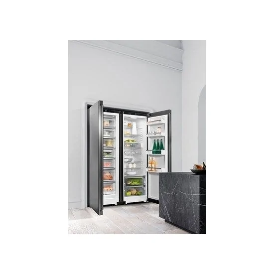 Le combiné côte à côte NoFrost de 120 cm de Liebherr offre une combinaison parfaite de praticité et de design moderne. . Choisis