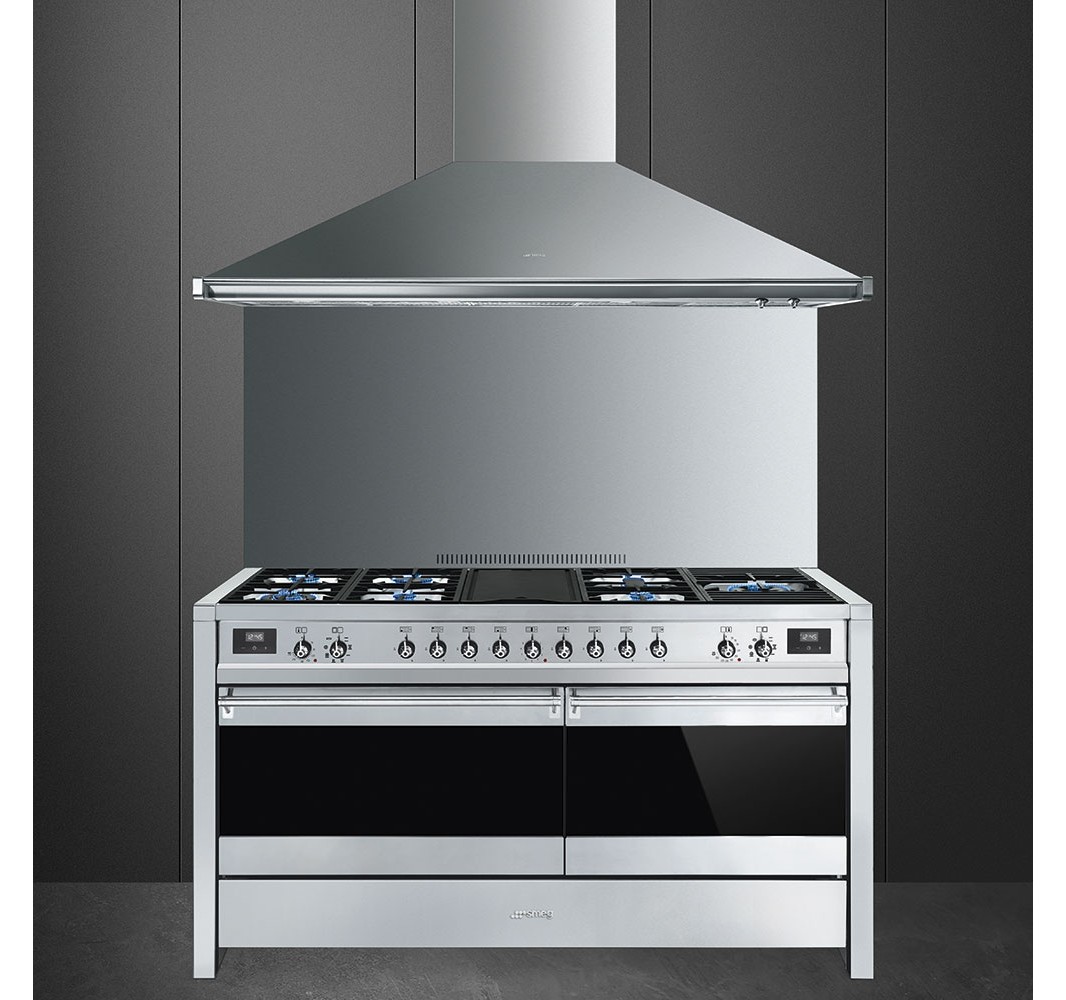"“Smeg 150x60cm gas cooker: Theillian of Design in the厨房”。.