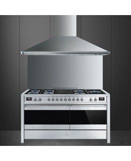 "“Smeg 150x60cm gas cooker: Theillian of Design in the厨房”。.