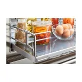 Refrigerador/congelador de acero inoxidable profesional con máquina de hielo.