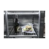 Refrigerador/congelador de acero inoxidable profesional con máquina de hielo.