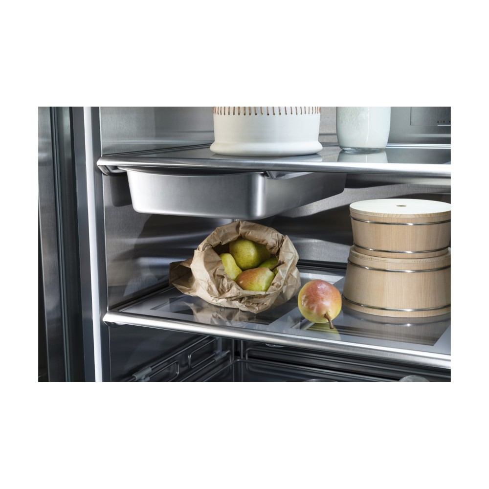 Refrigerador/congelador de acero inoxidable profesional con máquina de hielo.