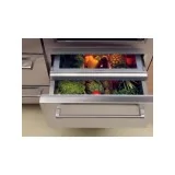 Refrigerador/congelador de acero inoxidable profesional con máquina de hielo.