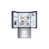 Kühlschrank mit französischer Tür und eingebautem Eiswürfelbereiter.