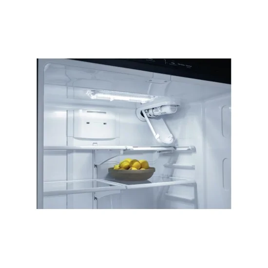 Réfrigérateur à porte française : distributeur d'eau, machine à glaçons et panneau Inox.