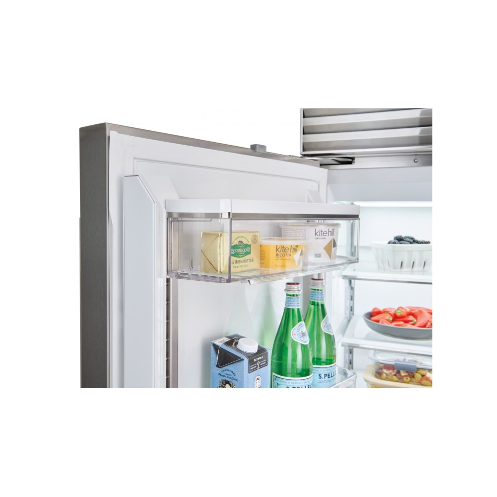 Frigorifero Sub-Zero con Ice Maker e Dispenser Acqua Interno.