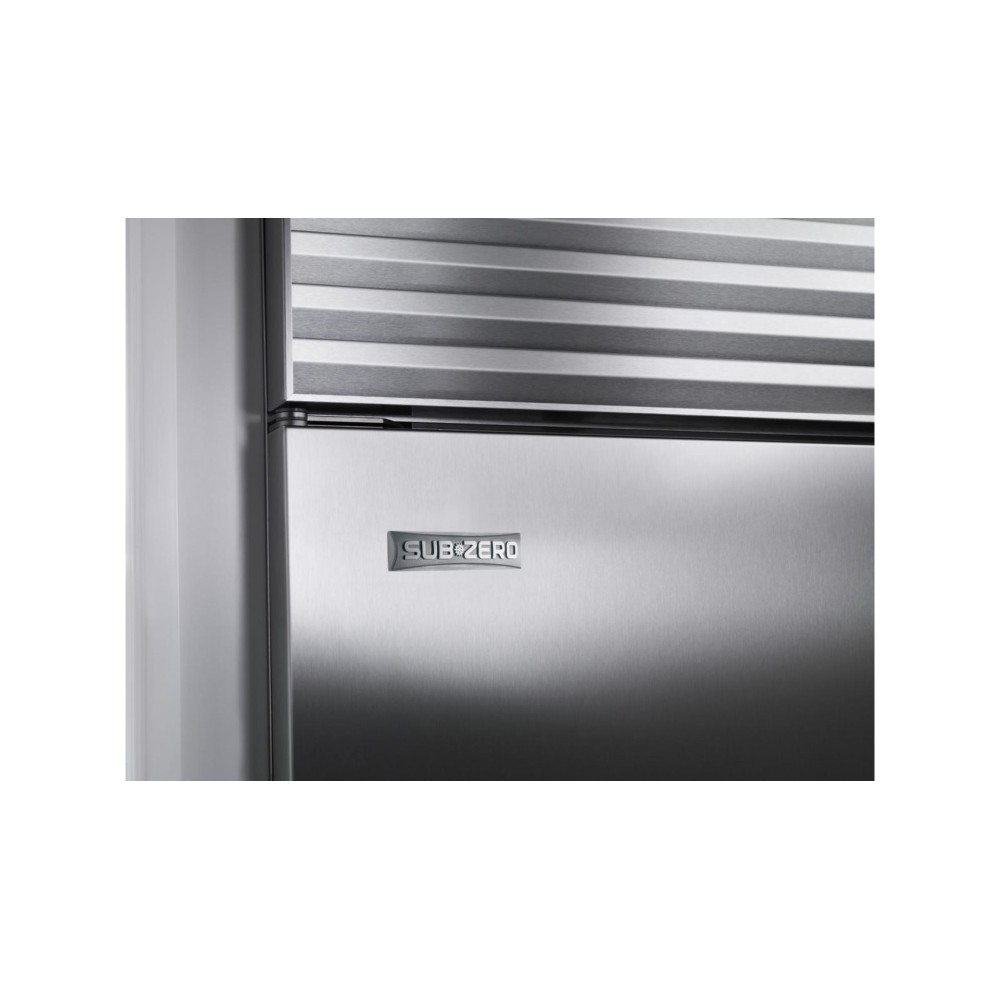 Réfrigérateur côte à côte avec machine à glaçons et distributeur d'eau/de glaçons