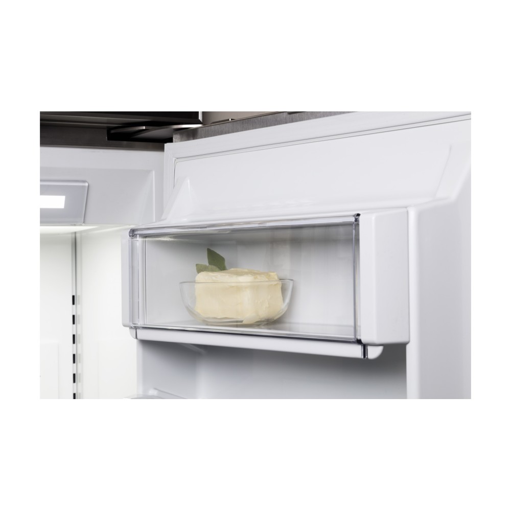 Réfrigérateur côte à côte avec machine à glaçons et distributeur d'eau/de glaçons