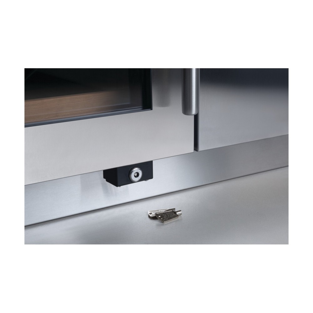 Weinkeller: Sub-Zero mit den Abmessungen 2134x762x610