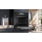 Effizienz und Stil mit dem schwarzen Einbau-Kombibackofen HM778GMB1 von Siemens, 60 x 60 cm