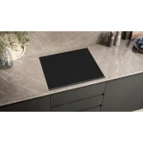 Hob de inducción Siemens ED65KHQB1E iQ500: diseño elegante y rendimiento eficiente.