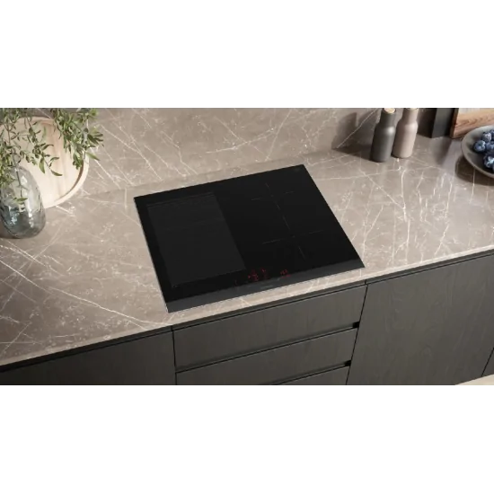 Cuisine parfaite avec la plaque à induction noire Siemens iQ500 60 cm