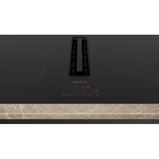 Efficacité et style combiné: Découvrez le plan d'induction Siemens ED811BS16E avec ventilation intégrée de 80 cm.