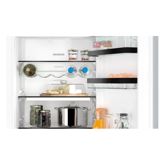 Eficiencia y estilo con frigorífico incorporado KI86NSDD0 Siemens: la elección perfecta para una cocina moderna.