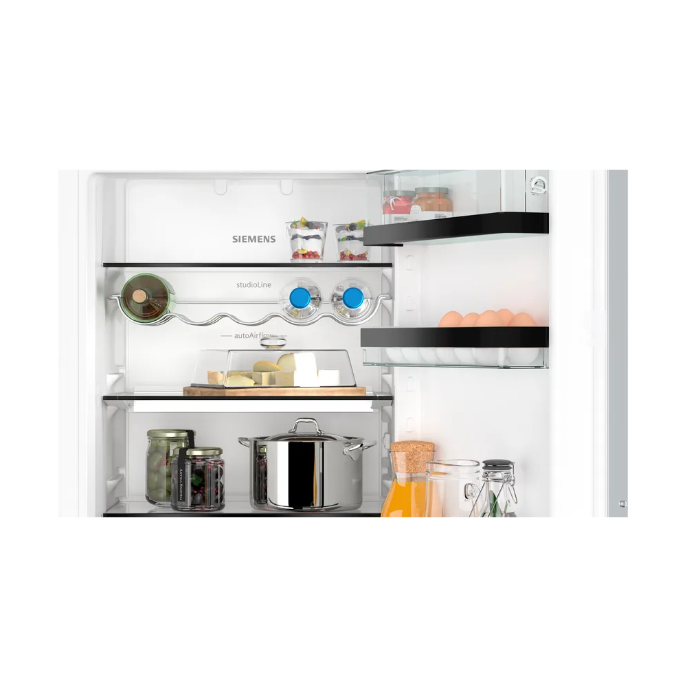 Efficienza e stile con il frigorifero combinato da incasso KI86NSDD0 di Siemens: la scelta perfetta per una cucina moderna.