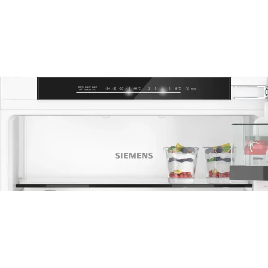 Efficiency and style with the Siemens KI86NSDD0 built-in combined refrigerator: the perfect choice for a modern kitchen.