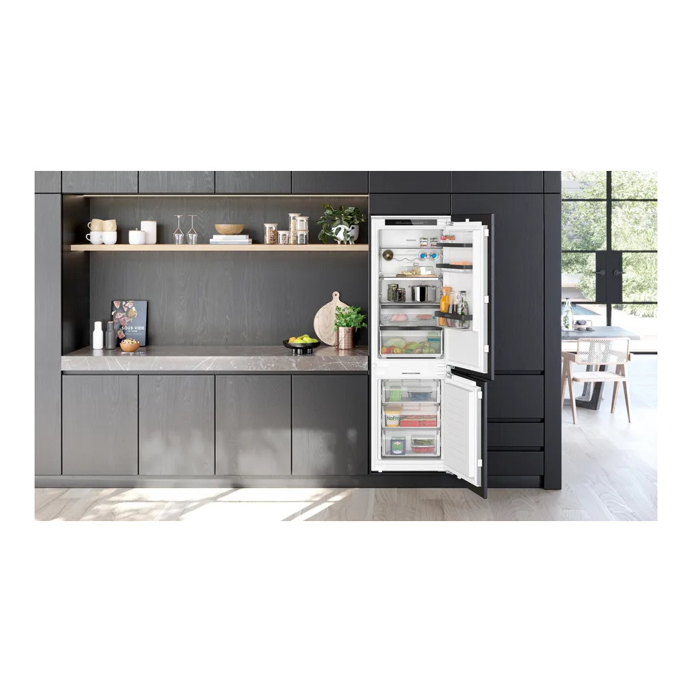 Eficiencia y estilo con frigorífico incorporado KI86NSDD0 Siemens: la elección perfecta para una cocina moderna.