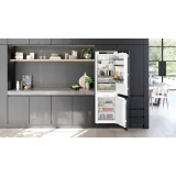 Effizienz und Stil mit dem eingebauten Kombikühlschrank KI86NSDD0 von Siemens: die perfekte Wahl für eine moderne Küche.