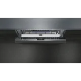 Efficienza e stile unite: scopri la lavastoviglie SR73EX24ME da incasso a scomparsa totale 45 cm varioSliding di Siemens.