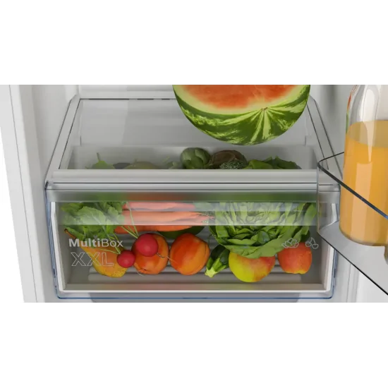 Bosch built-in single-door refrigerator: elegant and versatile, pull hinge for an unparalleled refrigeration experience.