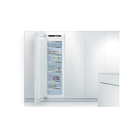 Efficacité et style : découvrez le congélateur vertical encastrable GIN81VEE0 de Bosch, dimensions compactes 177,2 x 55,8 cm et