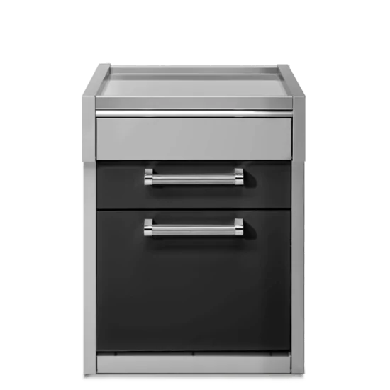 Effizienz und Eleganz für Ihre Outdoor-Küche: Entdecken Sie den G7C-P-Arbeitstisch von Steel Cucine, ideal für Grillabende und