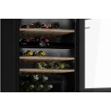 Esperienza di degustazione impeccabile con la cantinetta KWK16ABGB Vino Cornice Nera Bosch: 2 zone regolabili per temperatura pe