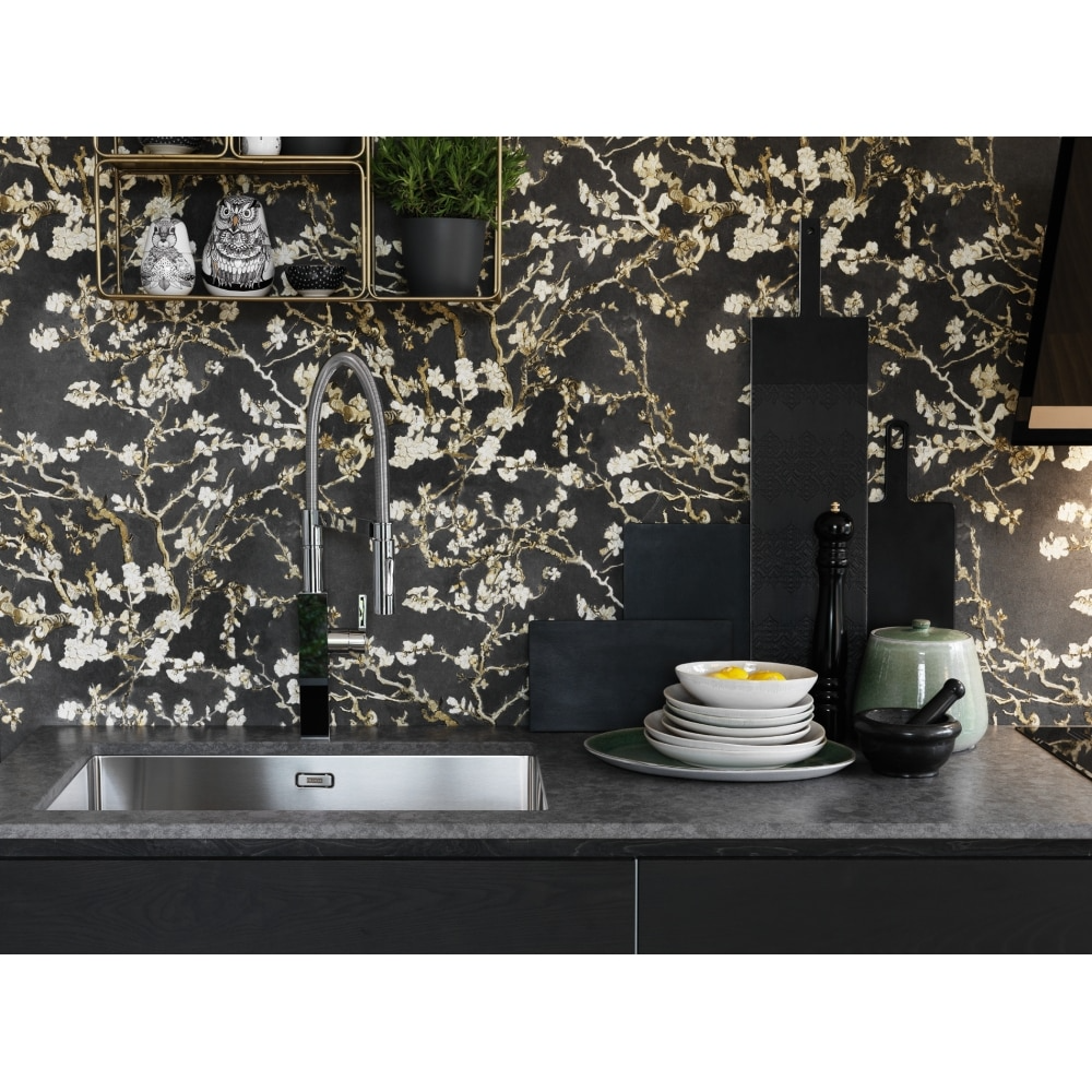 Add a touch of elegance to your kitchen with the Franke BXX 210-68/110-68 sink for 80 base without drainer.