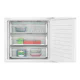 La solution parfaite pour une élégance sans compromis : le réfrigérateur combiné encastrable KB96NVFE0 193,5 x 70,8 cm avec char