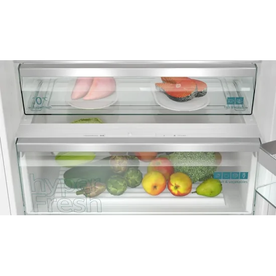 Die perfekte Lösung für kompromisslose Eleganz: der 193,5 x 70,8 cm große Einbau-Kombinationskühlschrank KB96NVFE0 mit Flachscha