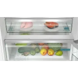 The perfect solution for uncompromising elegance: the KB96NVFE0 193.5 x 70.8 cm built-in combined refrigerator with flat hinge f