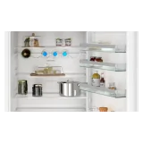 The perfect solution for uncompromising elegance: the KB96NVFE0 193.5 x 70.8 cm built-in combined refrigerator with flat hinge f