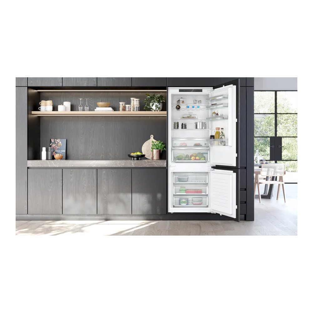La soluzione perfetta per un'eleganza senza compromessi: il frigorifero combinato incasso KB96NVFE0 da 193.5 x 70.8 cm con cerni