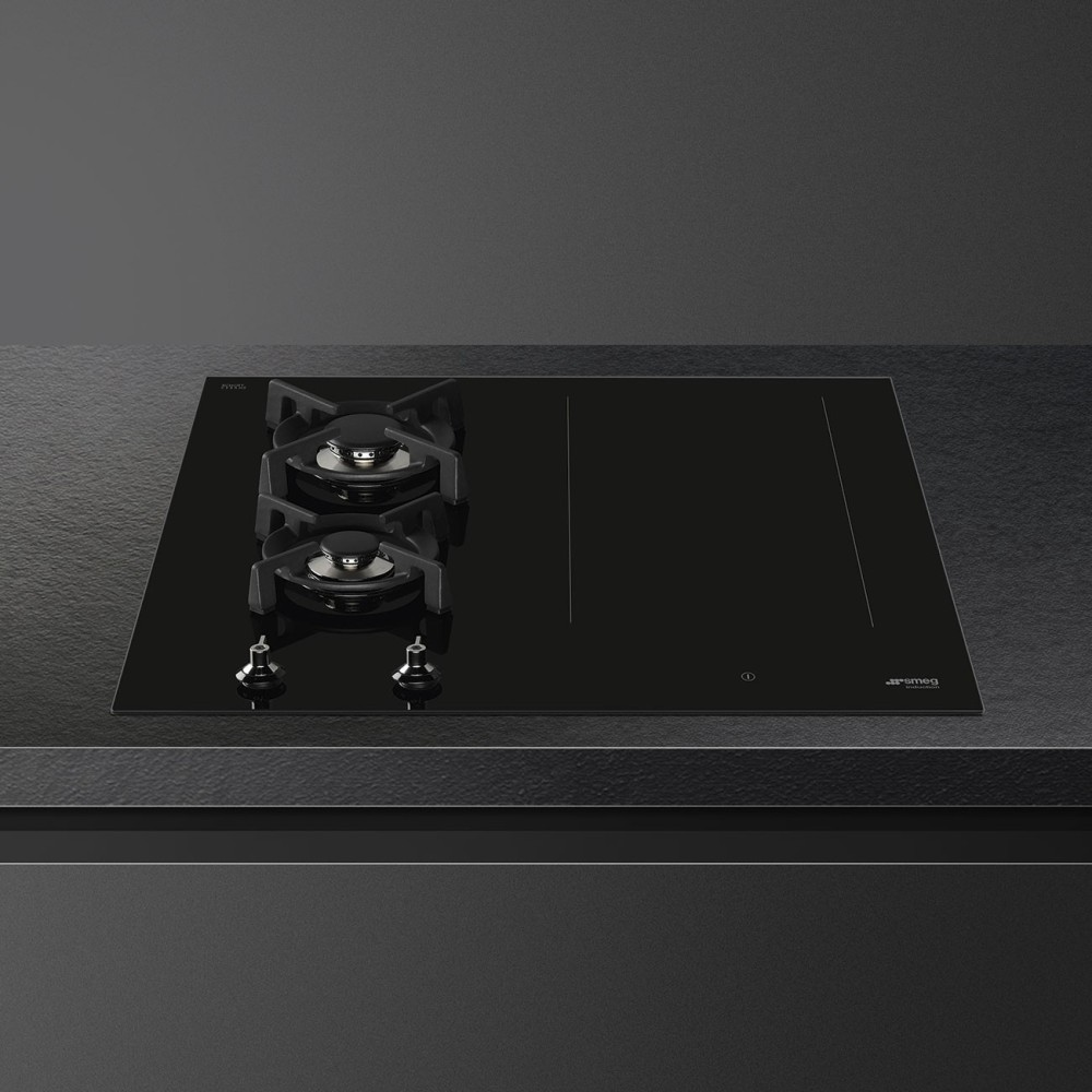 Smeg PM3643D: poêle mixte avec induction et zone gazeuse, design élégant et technologie de pointe.