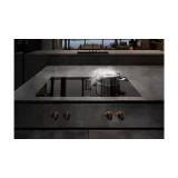Flex induction hob with integrated suction system