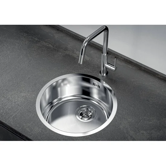 The sink Foster 1130 060 is synonymous with quality and durability. Its circular shape and brushed finish make it an element