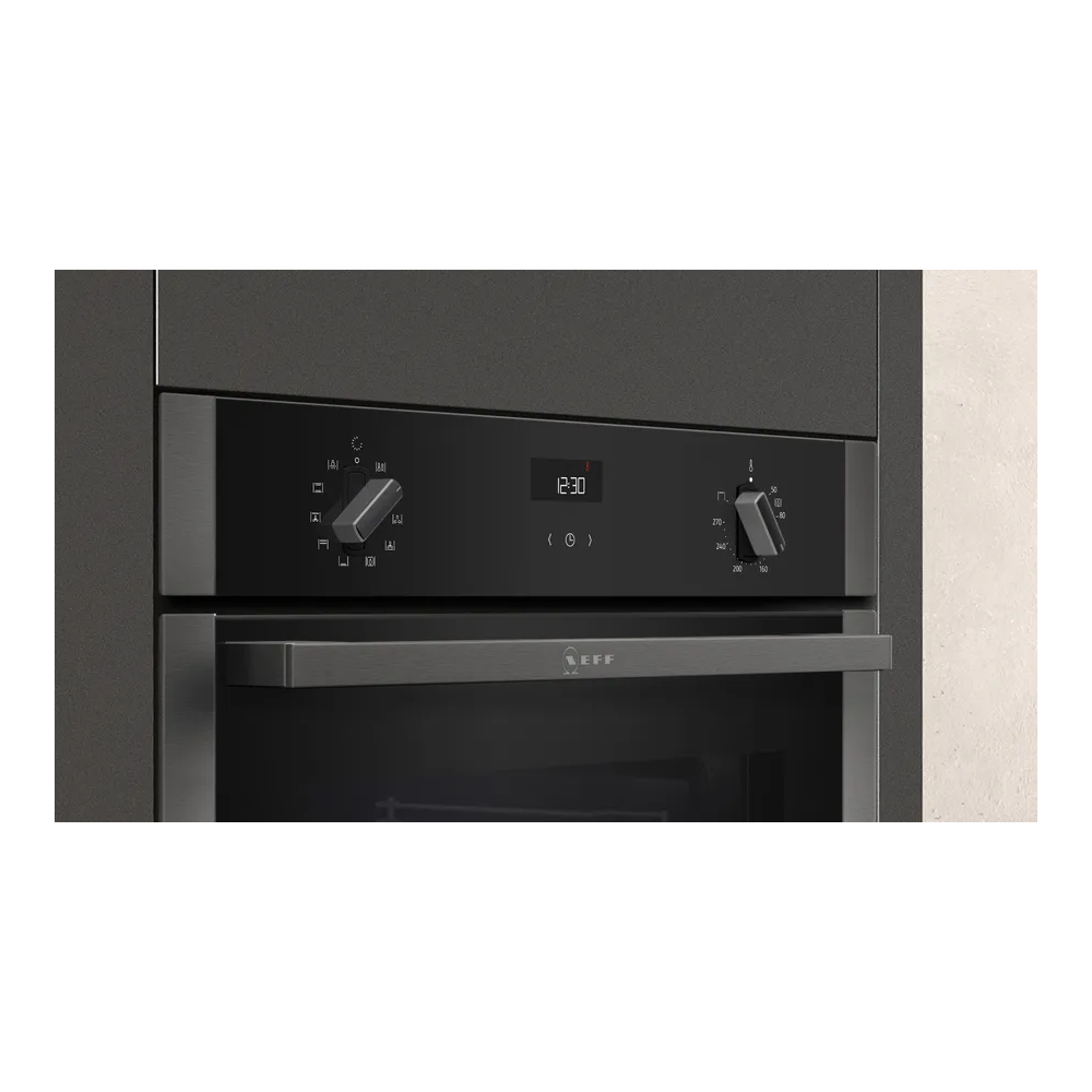 体验 Neff 带有 Pirolytic Oven、 EasyClean 和显示红色石墨灰色