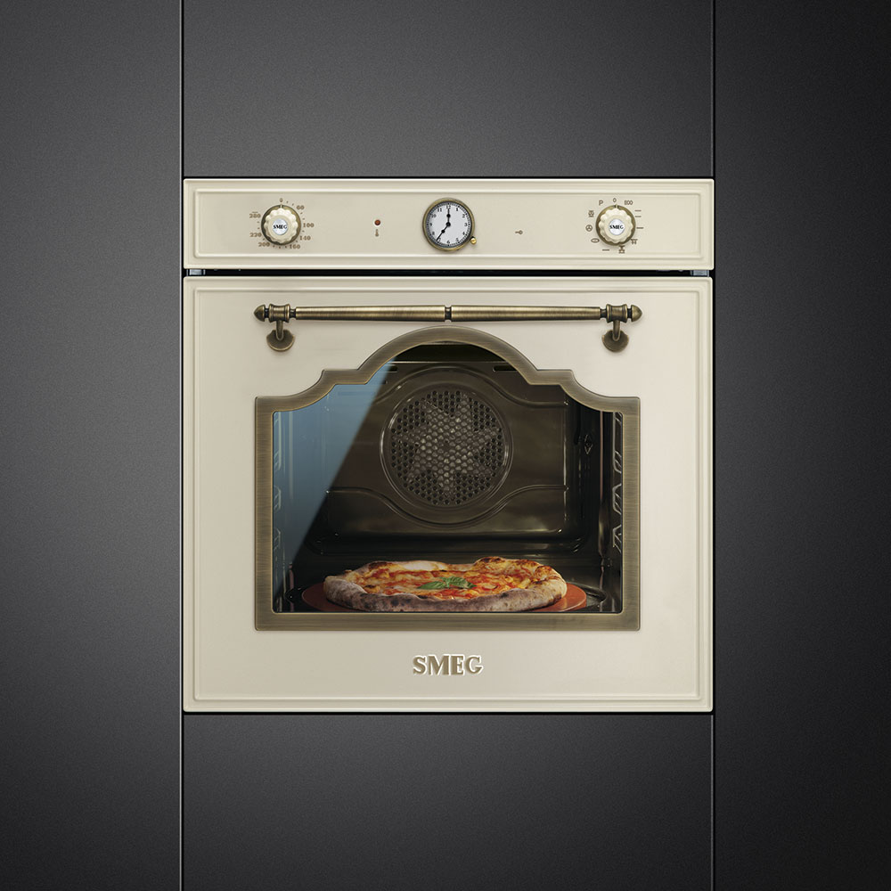 Interno del forno Smeg SFP750POPZ con sistema pizza