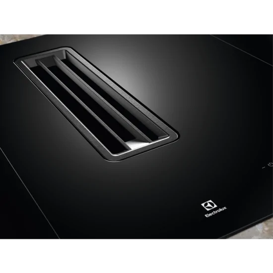"Cappa integrata nel piano cottura Electrolux KCD83443CK"