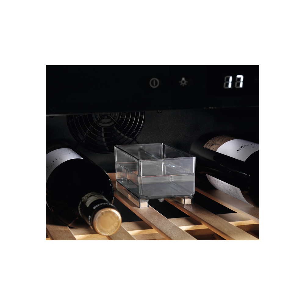 "Cantinetta Electrolux EWUS020B5B vetro nero"